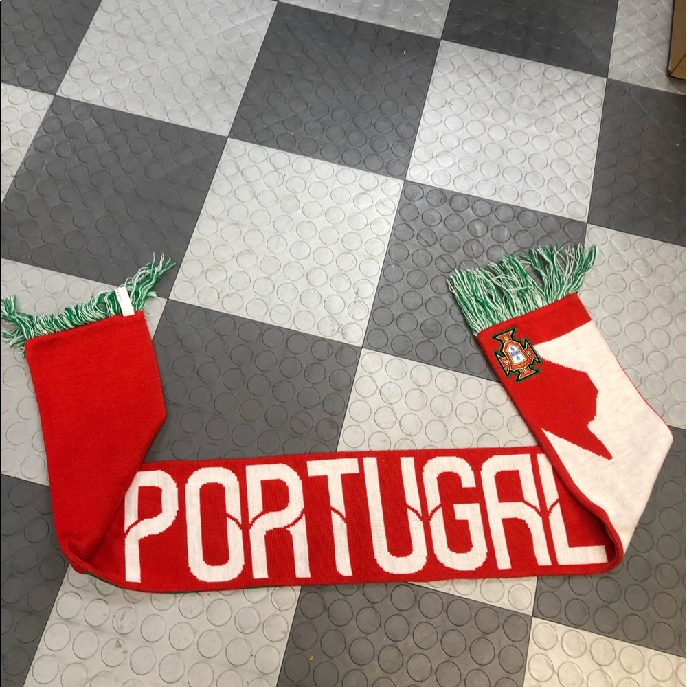 Nike Portugal muffler
